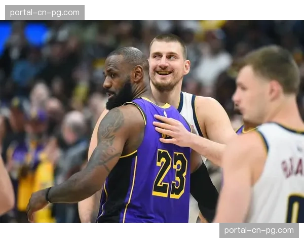 约基奇加时赛关键上篮得手,与穆雷击掌庆祝锁定季后赛 约基奇加时赛关键上篮得手,与穆雷击掌庆祝锁定季后赛