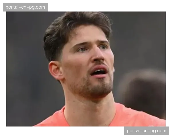 多特蒙德门将科贝尔力拒伊利破门机会，保持零封